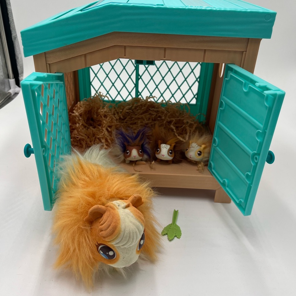 Little Live Pets Interactive Guinea Pig Mama & Babies Surprise